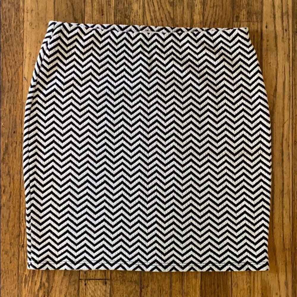 Everly Chevron mini skirt